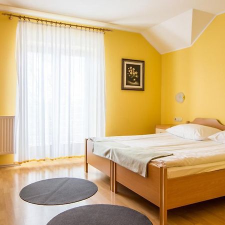 Guesthouse Beno Starše Eksteriør billede