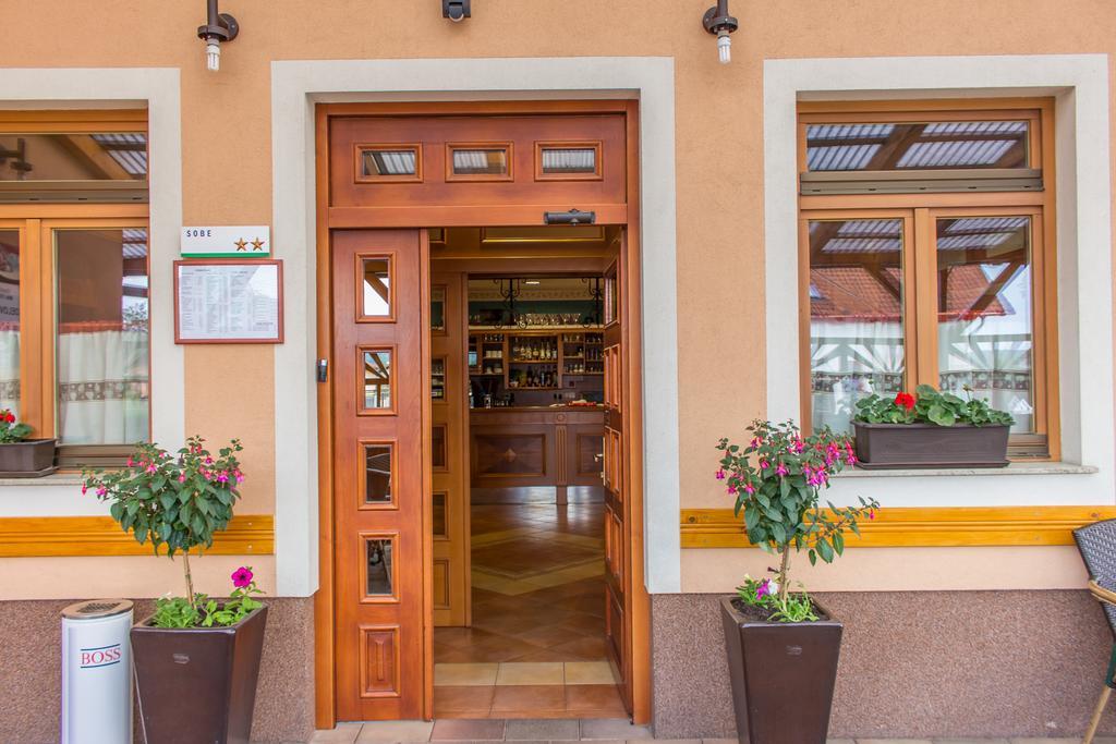 Guesthouse Beno Starše Eksteriør billede