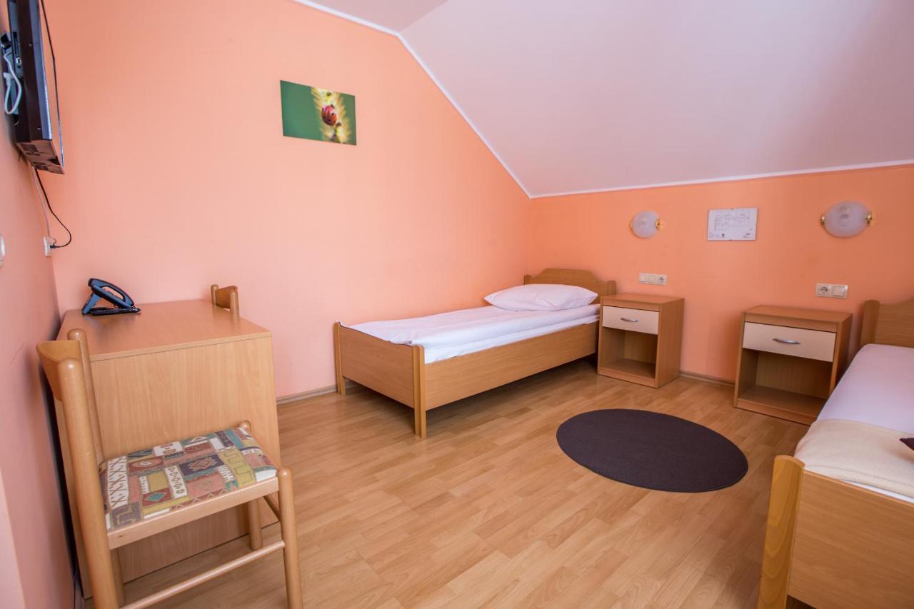 Guesthouse Beno Starše Eksteriør billede