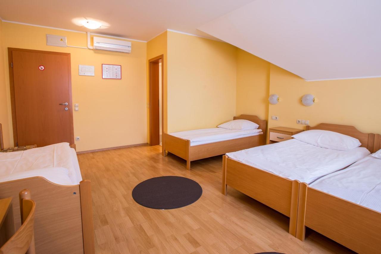 Guesthouse Beno Starše Eksteriør billede