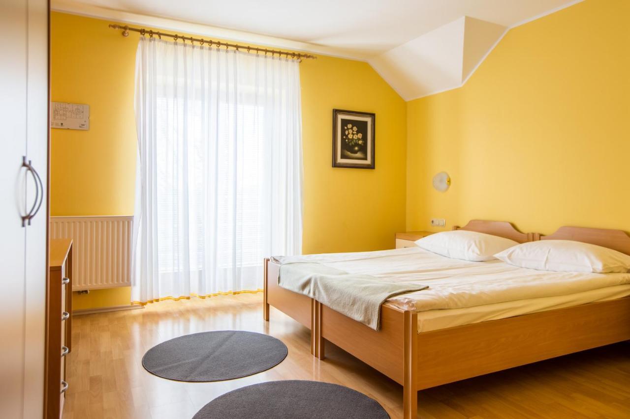 Guesthouse Beno Starše Eksteriør billede