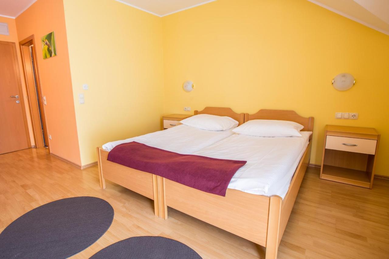 Guesthouse Beno Starše Eksteriør billede