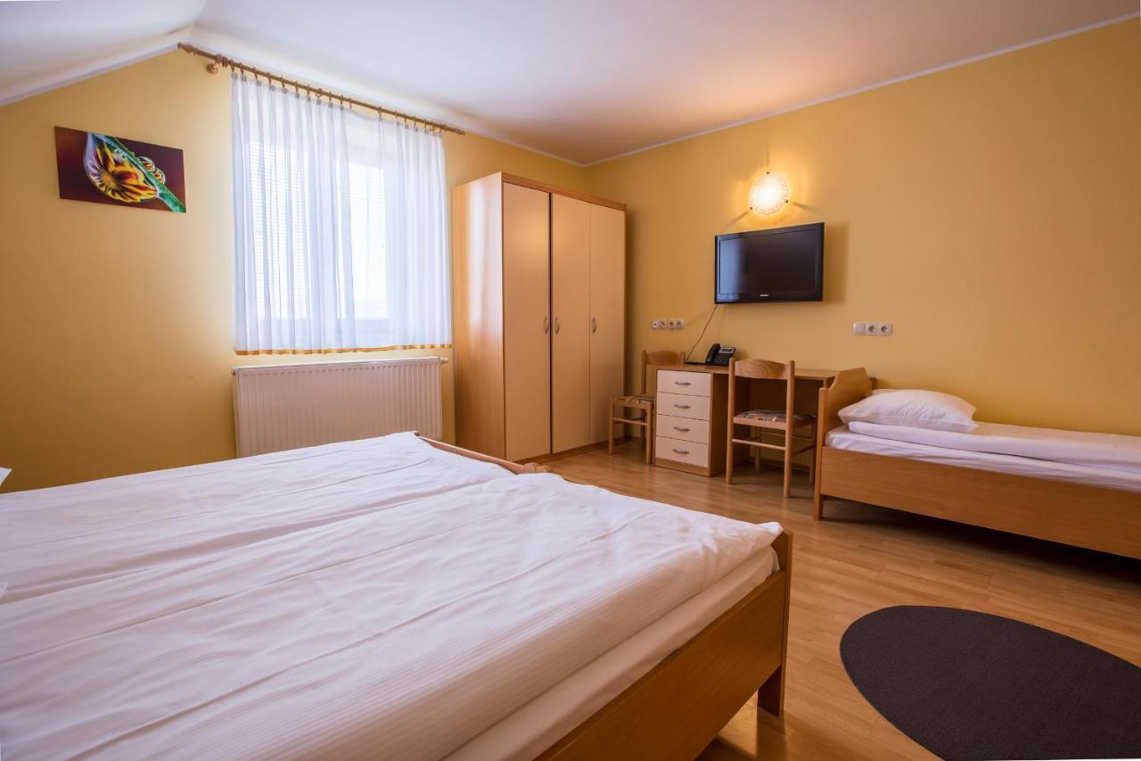 Guesthouse Beno Starše Eksteriør billede