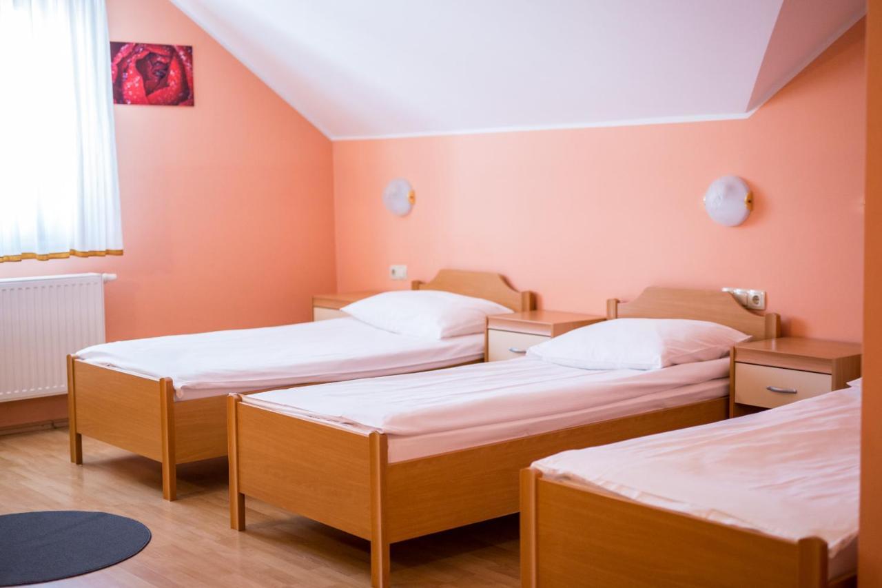 Guesthouse Beno Starše Eksteriør billede