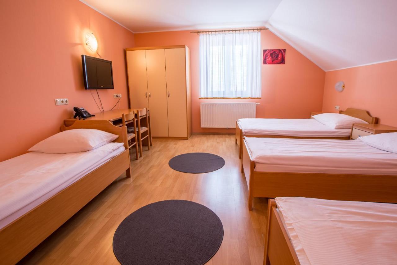 Guesthouse Beno Starše Eksteriør billede