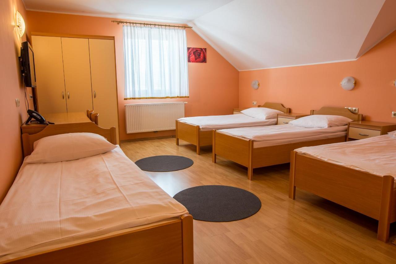 Guesthouse Beno Starše Eksteriør billede