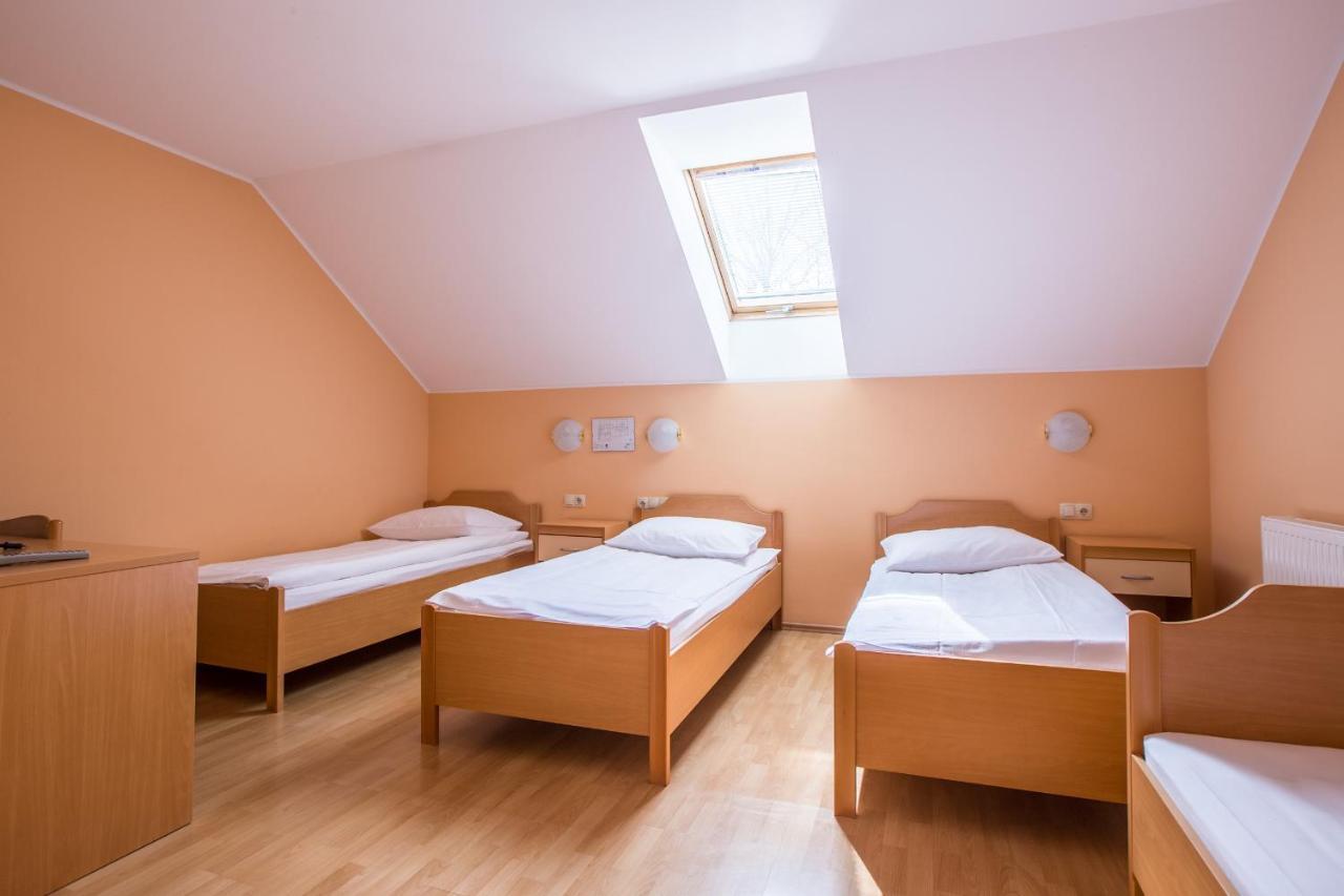 Guesthouse Beno Starše Eksteriør billede