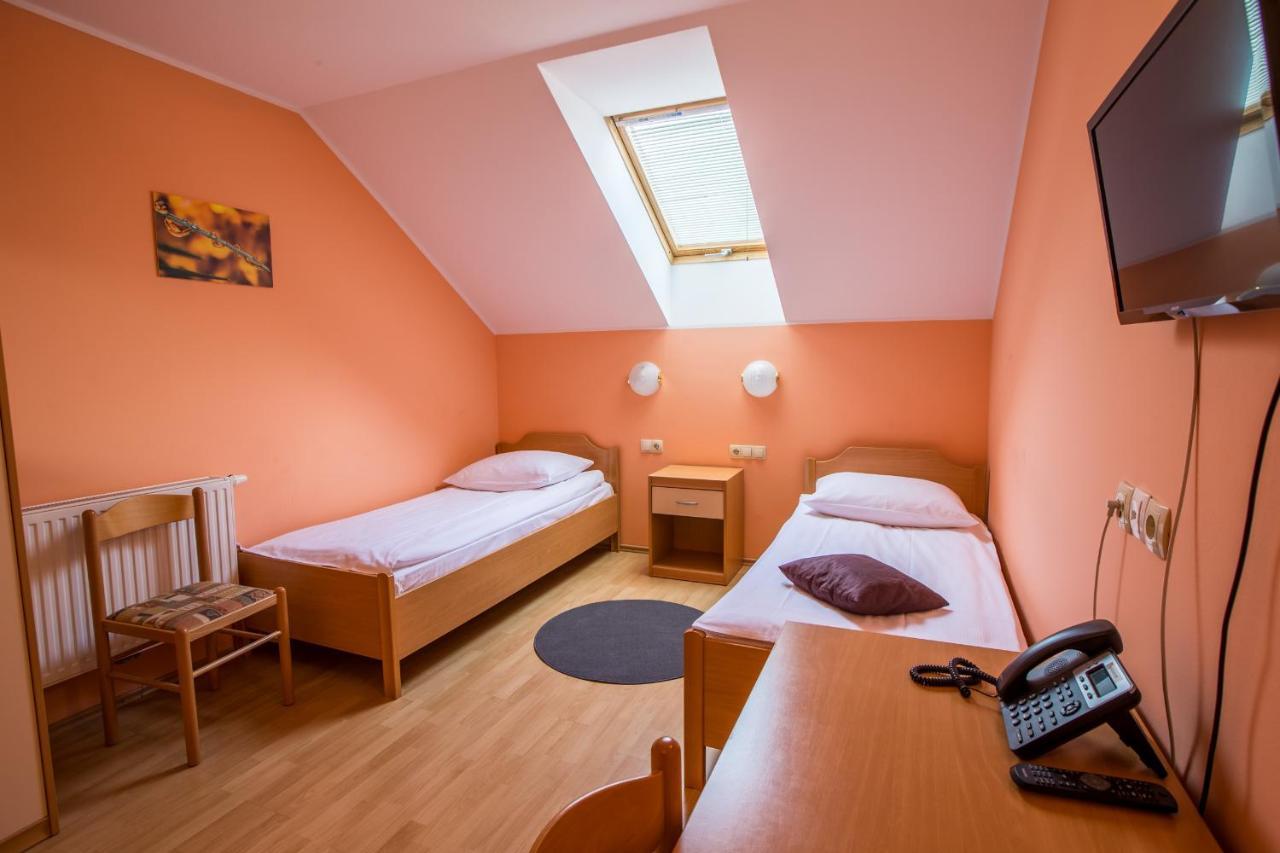 Guesthouse Beno Starše Eksteriør billede