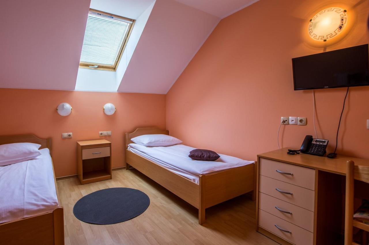 Guesthouse Beno Starše Eksteriør billede