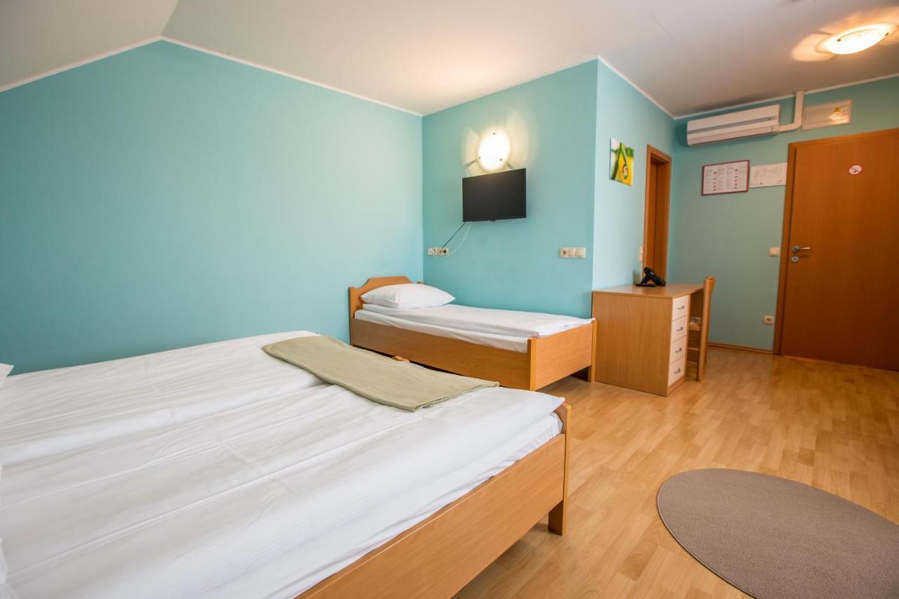 Guesthouse Beno Starše Eksteriør billede