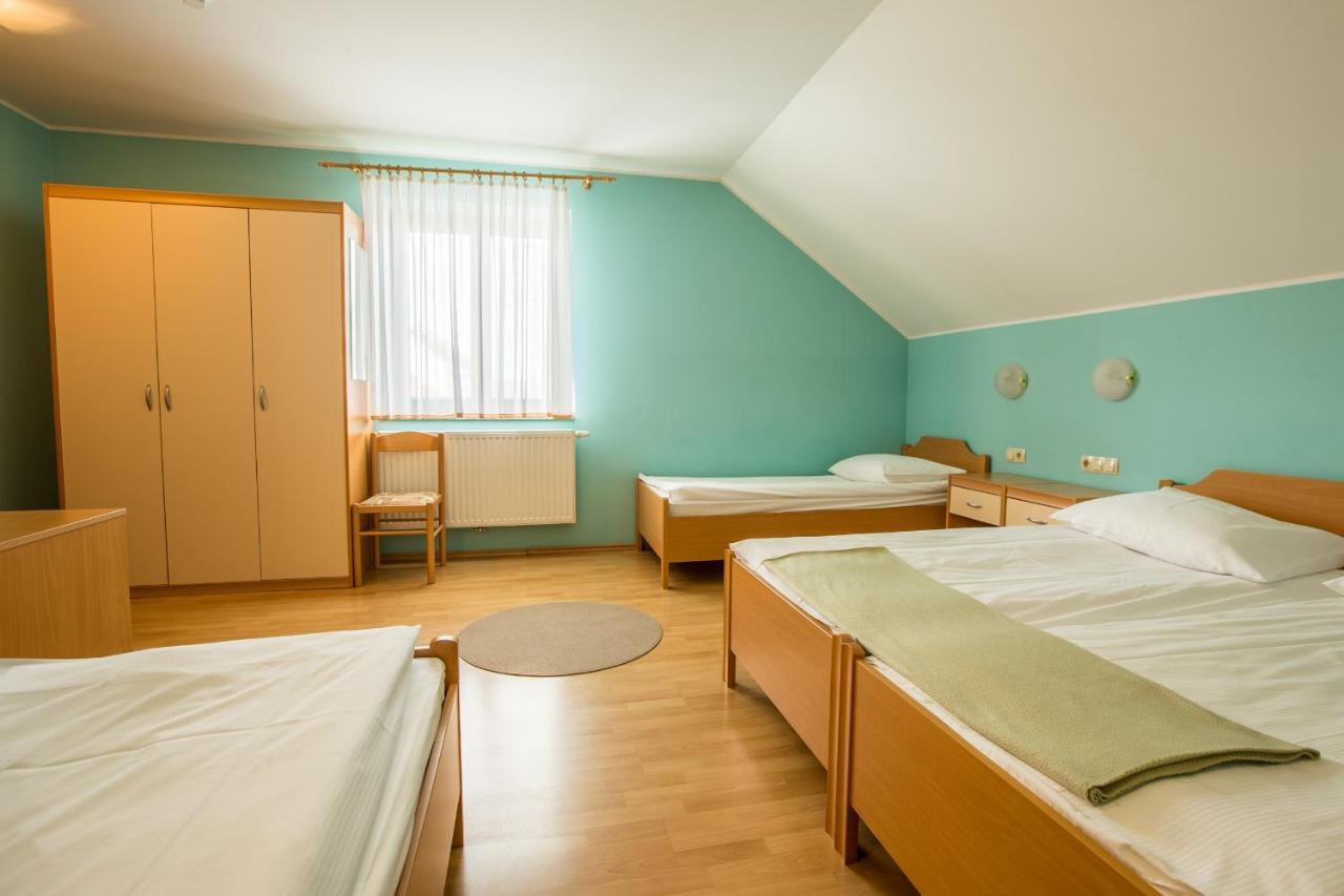 Guesthouse Beno Starše Eksteriør billede